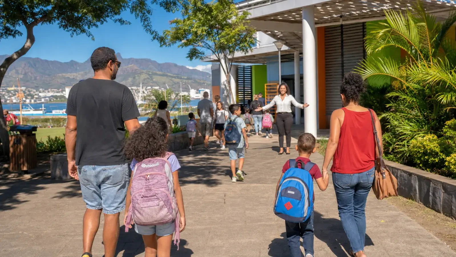 Visuel d’archive — Écoles et rentrée à Le Port : annuaire et démarches pour les familles en 2026