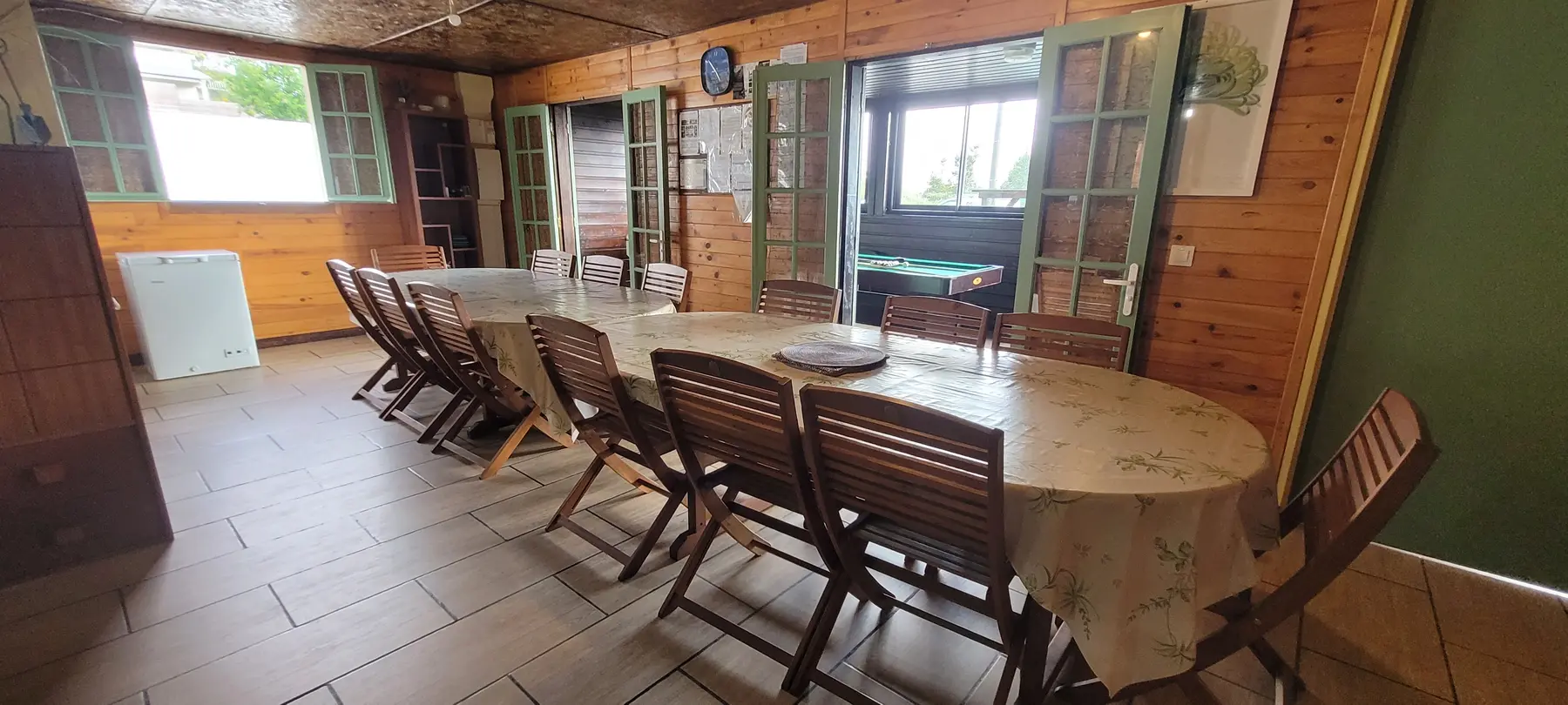 Salle à manger et grande table