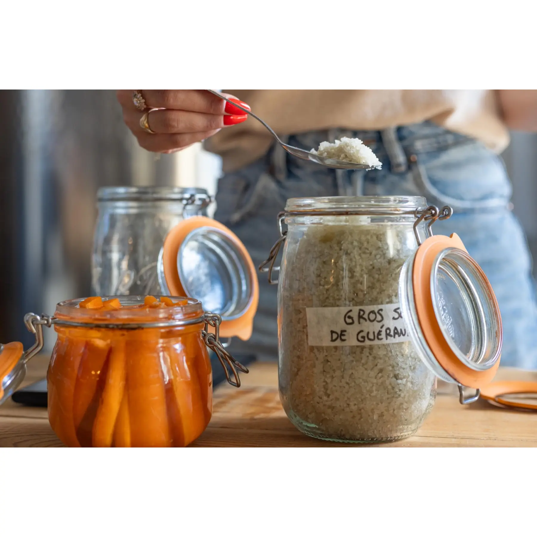 Bocaux de légumes lactofermentés colorés