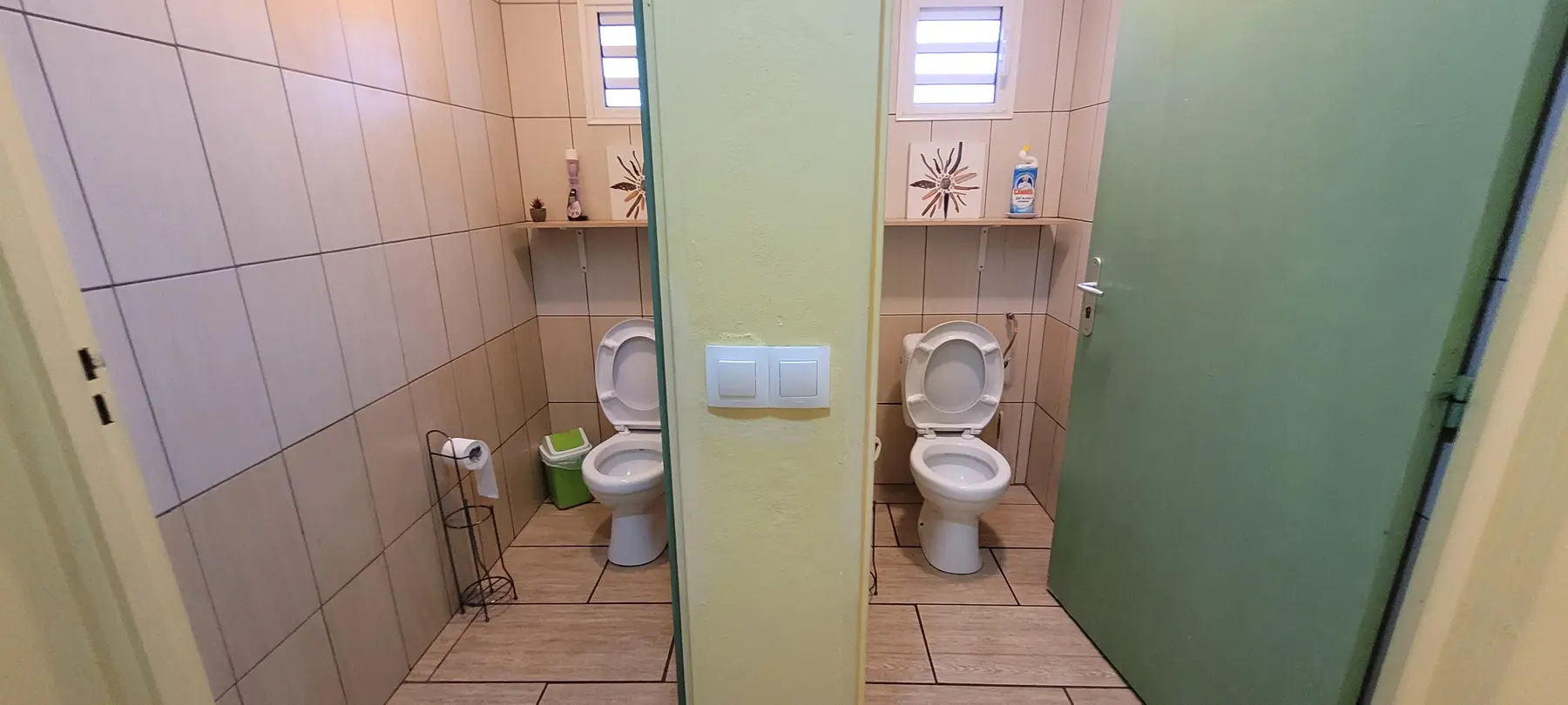 Les deux WC du meublé