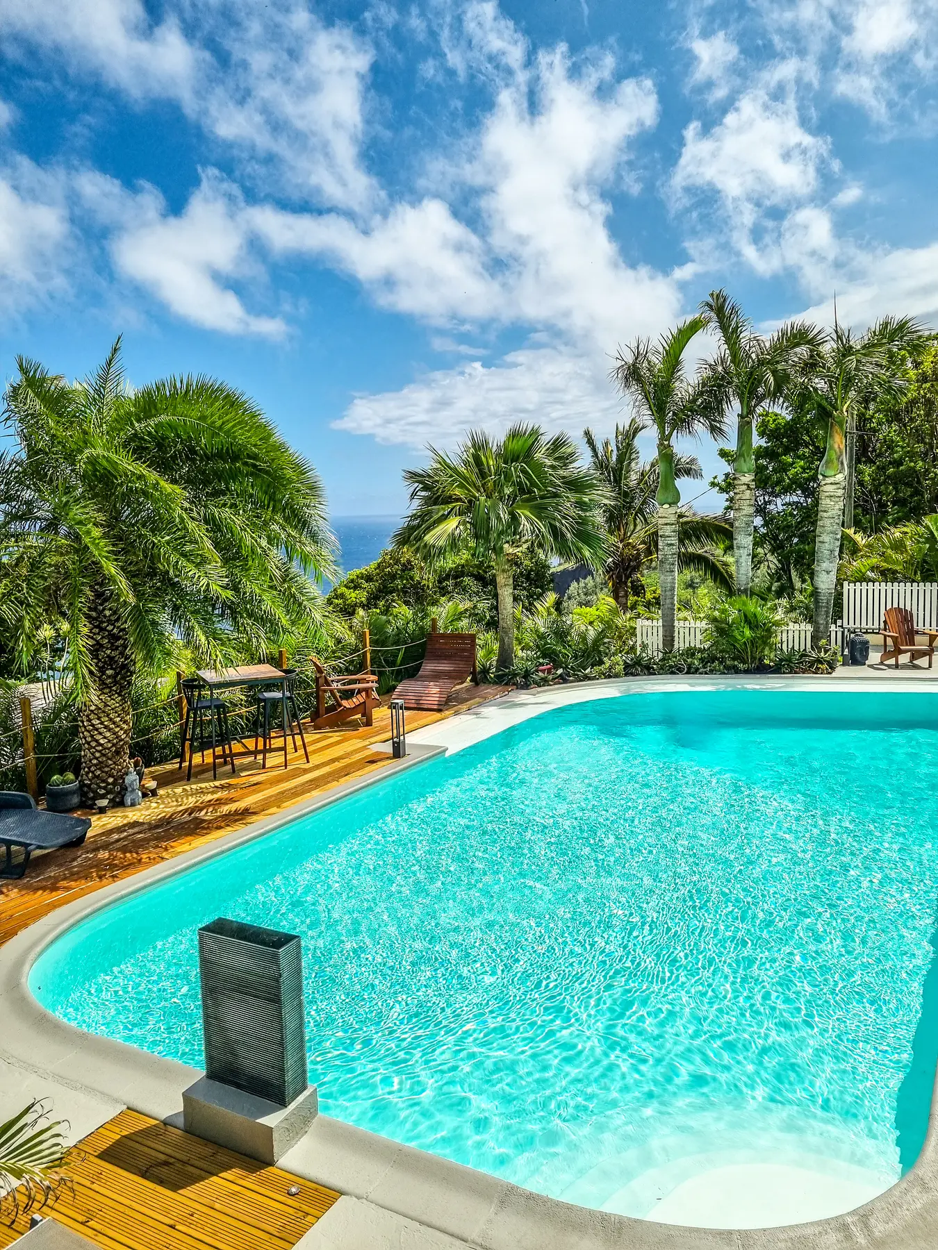 Piscine et espaces de détente