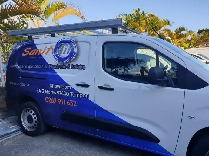 Véhicule de livraison SANIT'AIR à La Réunion